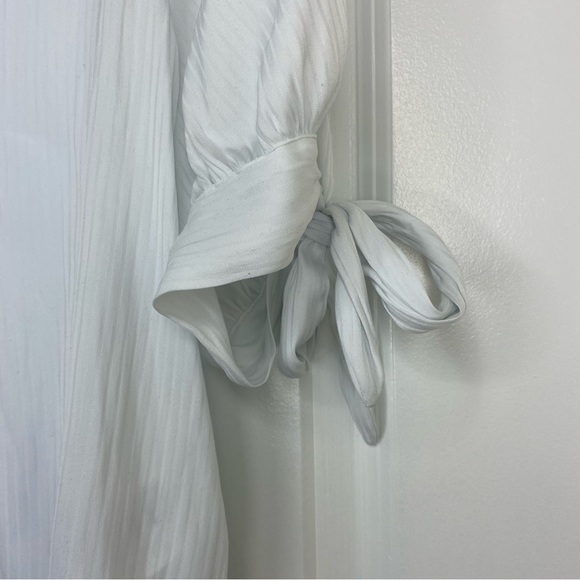 H&M Blouse with Tie Sleeves - Picture 6 of 8